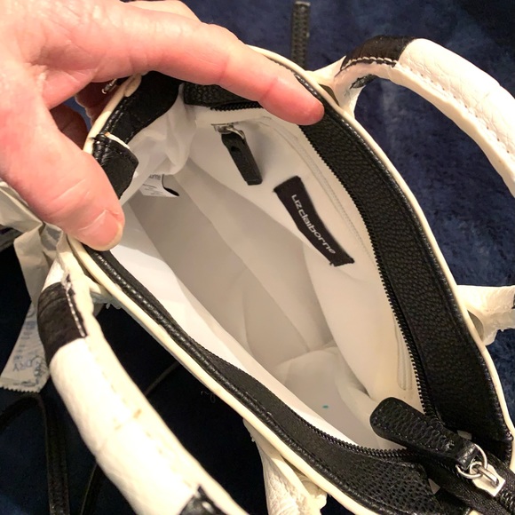 Liz Claiborne NWT LC Carman Mini Bag Crossbody Black & White - Picture 9 of 9
